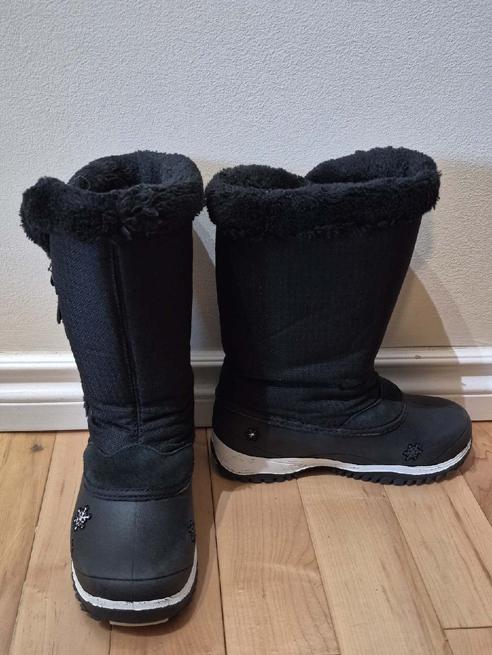 Baffin Girls Size 3 Black Winter Snow Boots - Cozy Faux-Fur Lining